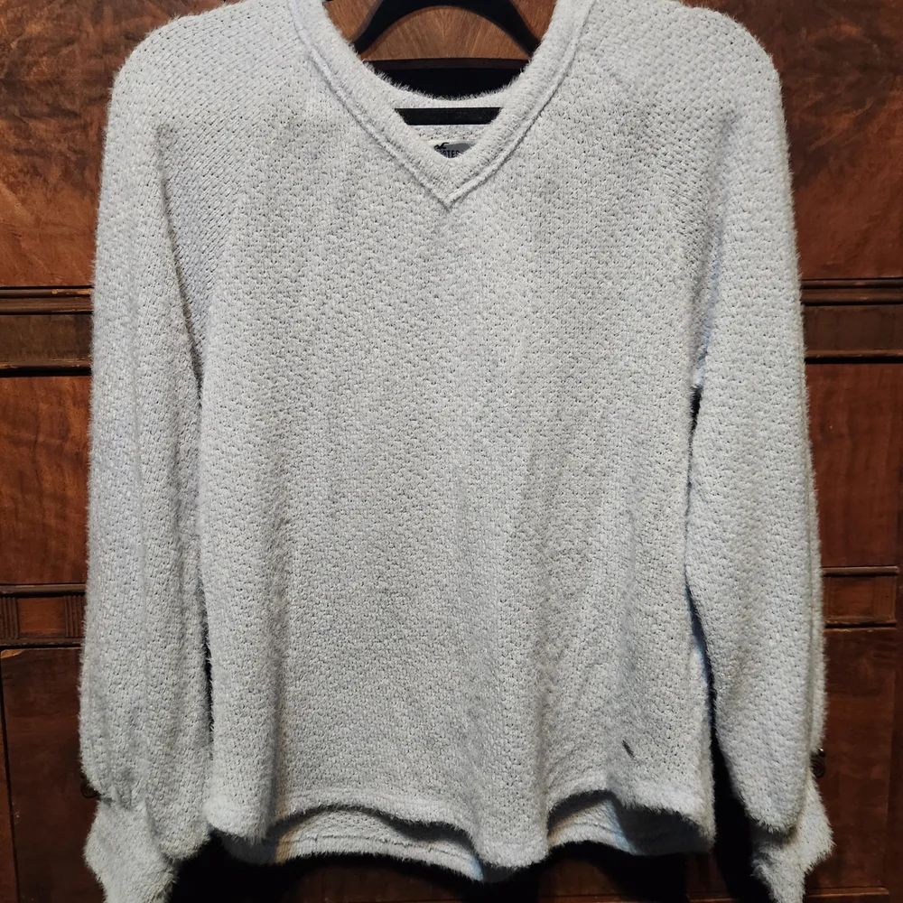 Hollister Sweater - Picture 1 of 2